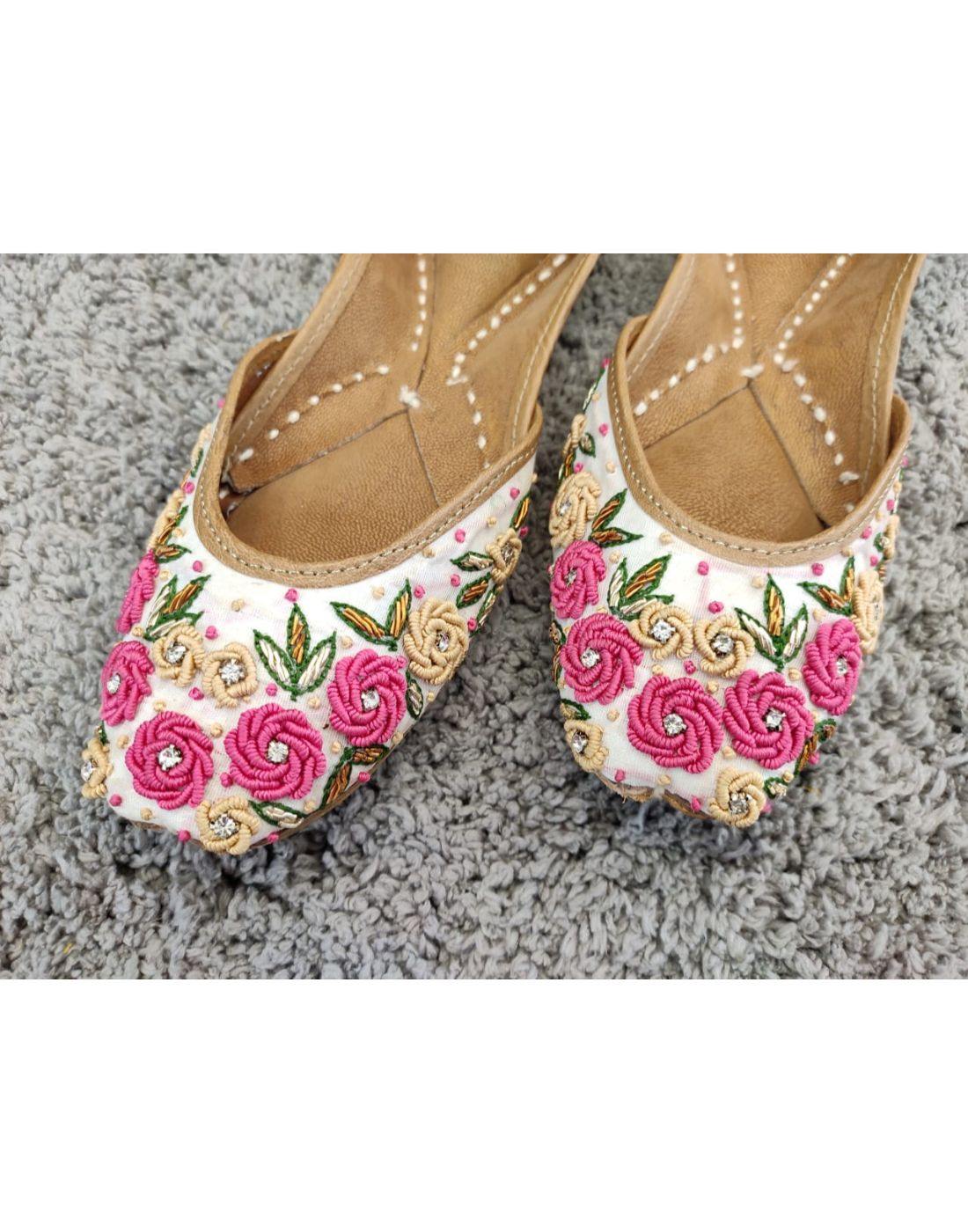 Punjabi Juttis-Women-Glamourental