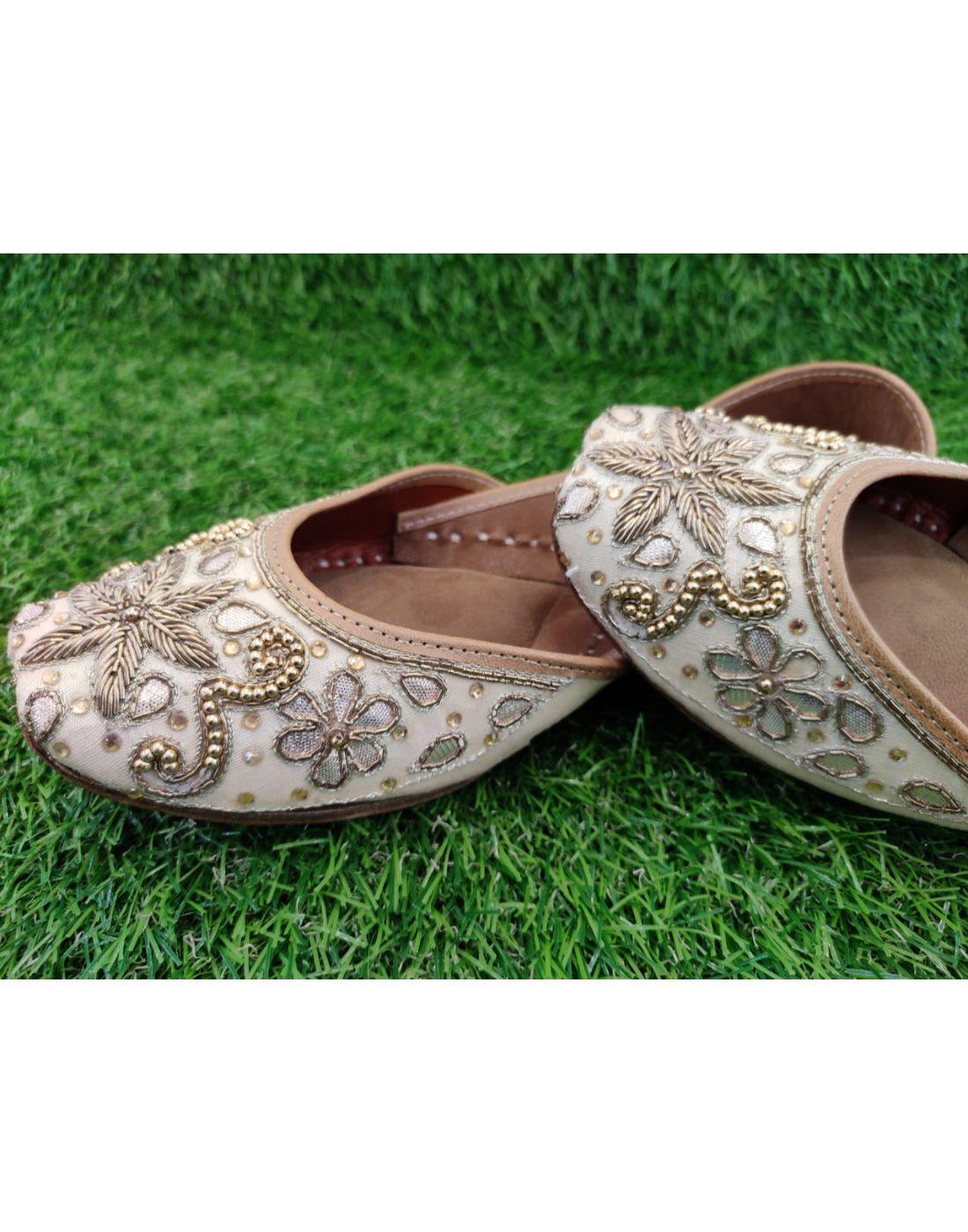 Punjabi Juttis-Women-Glamourental