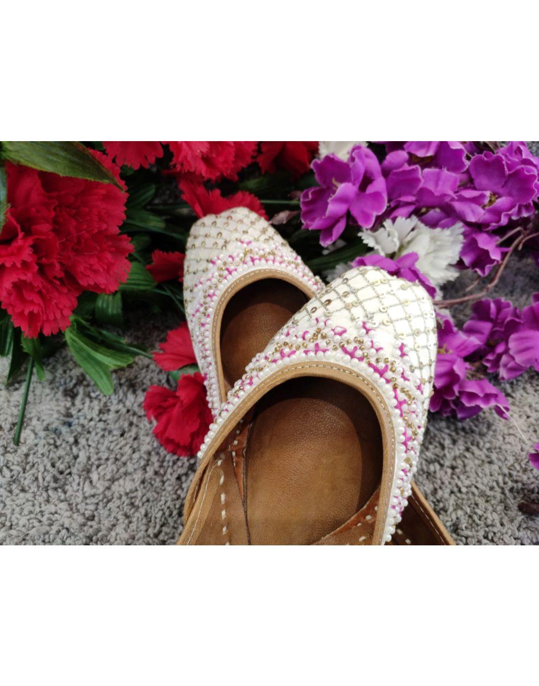 Punjabi Juttis-Women-Glamourental